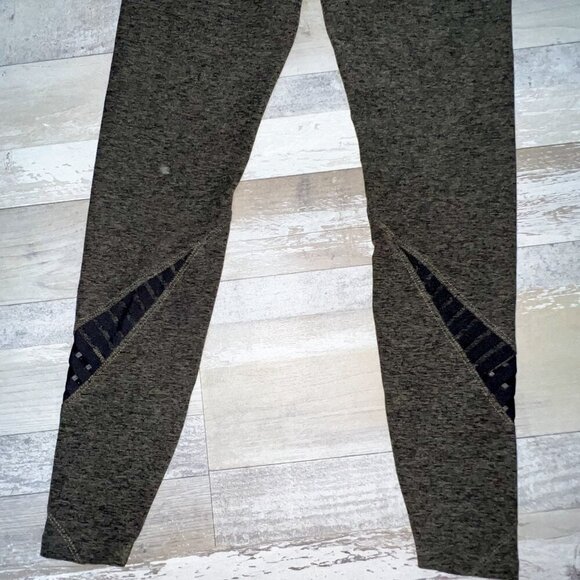 Beyond Yoga Caught In The Midi High Waisted Legging Grey Sage Heather Size M - Picture 7 of 9